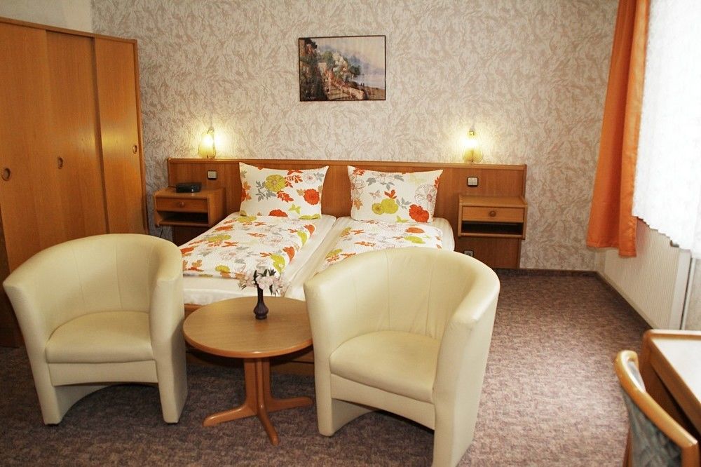 באד גרונד Hotel Pension Am Kurmittelhaus מראה חיצוני תמונה