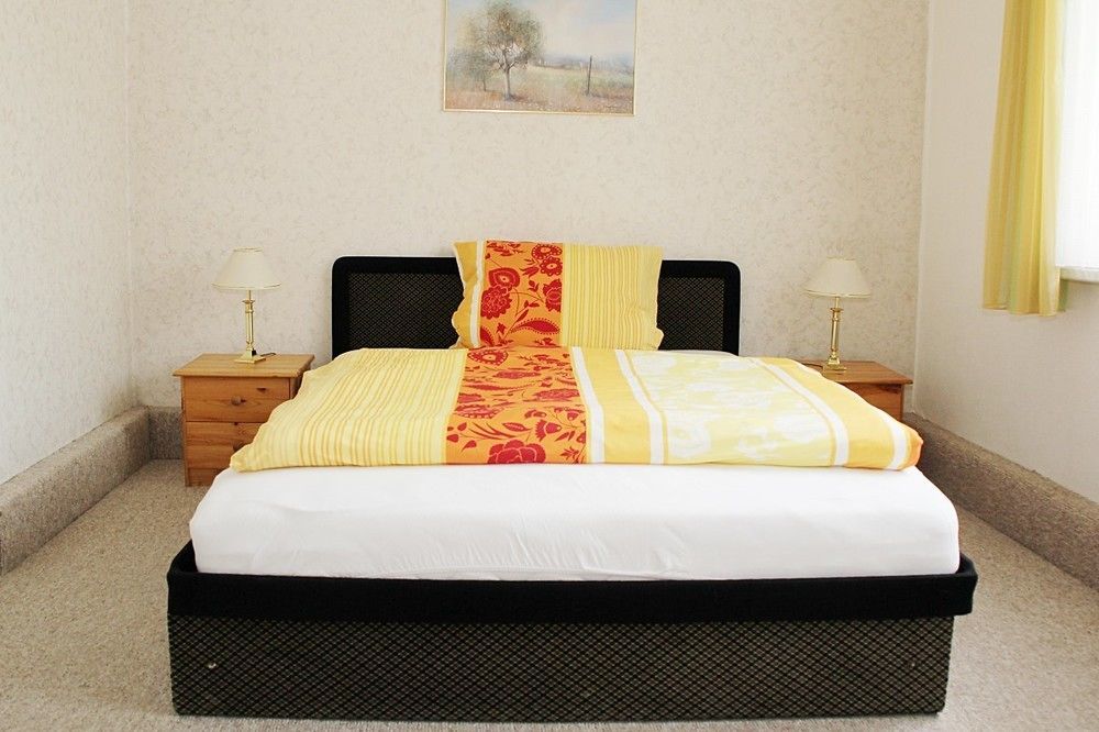 באד גרונד Hotel Pension Am Kurmittelhaus מראה חיצוני תמונה