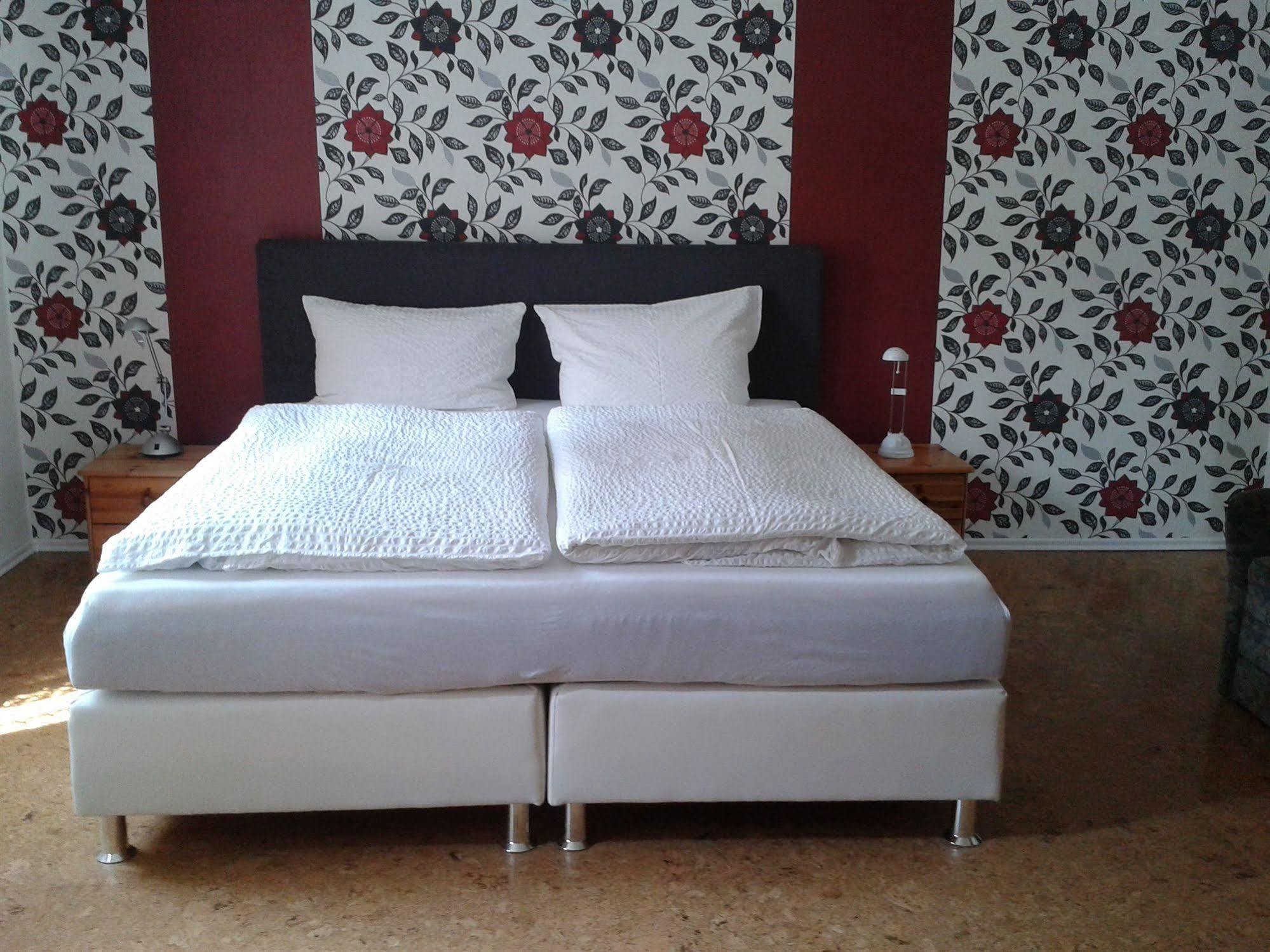 באד גרונד Hotel Pension Am Kurmittelhaus מראה חיצוני תמונה