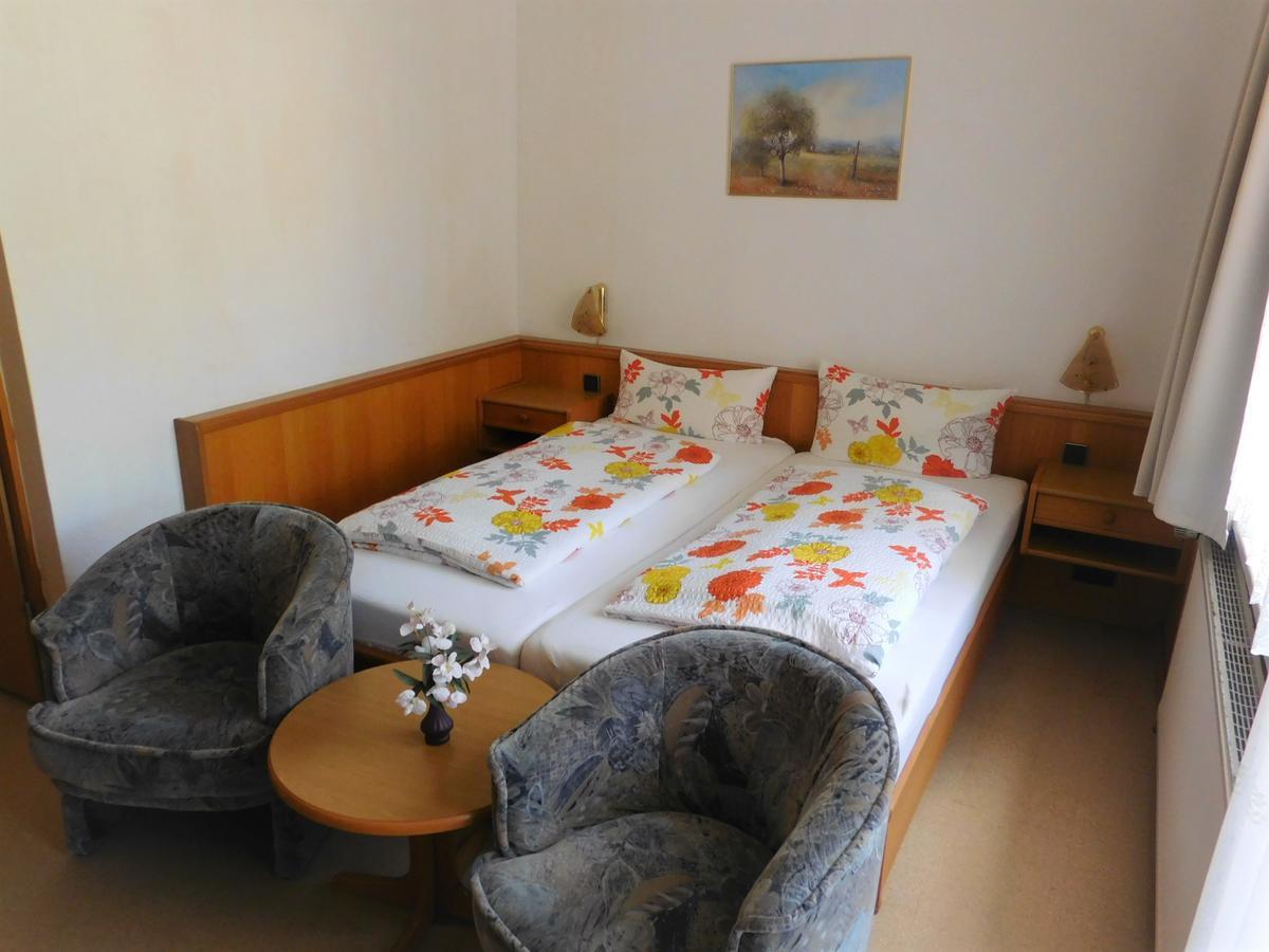 באד גרונד Hotel Pension Am Kurmittelhaus מראה חיצוני תמונה