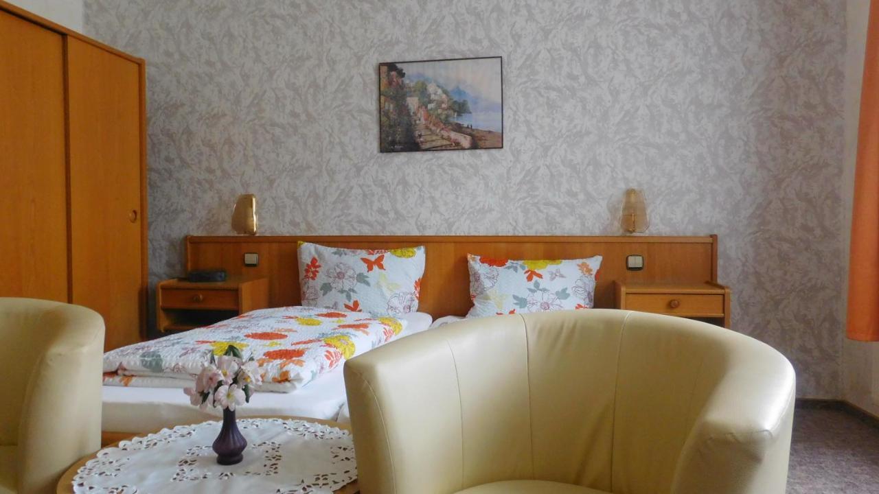 באד גרונד Hotel Pension Am Kurmittelhaus מראה חיצוני תמונה