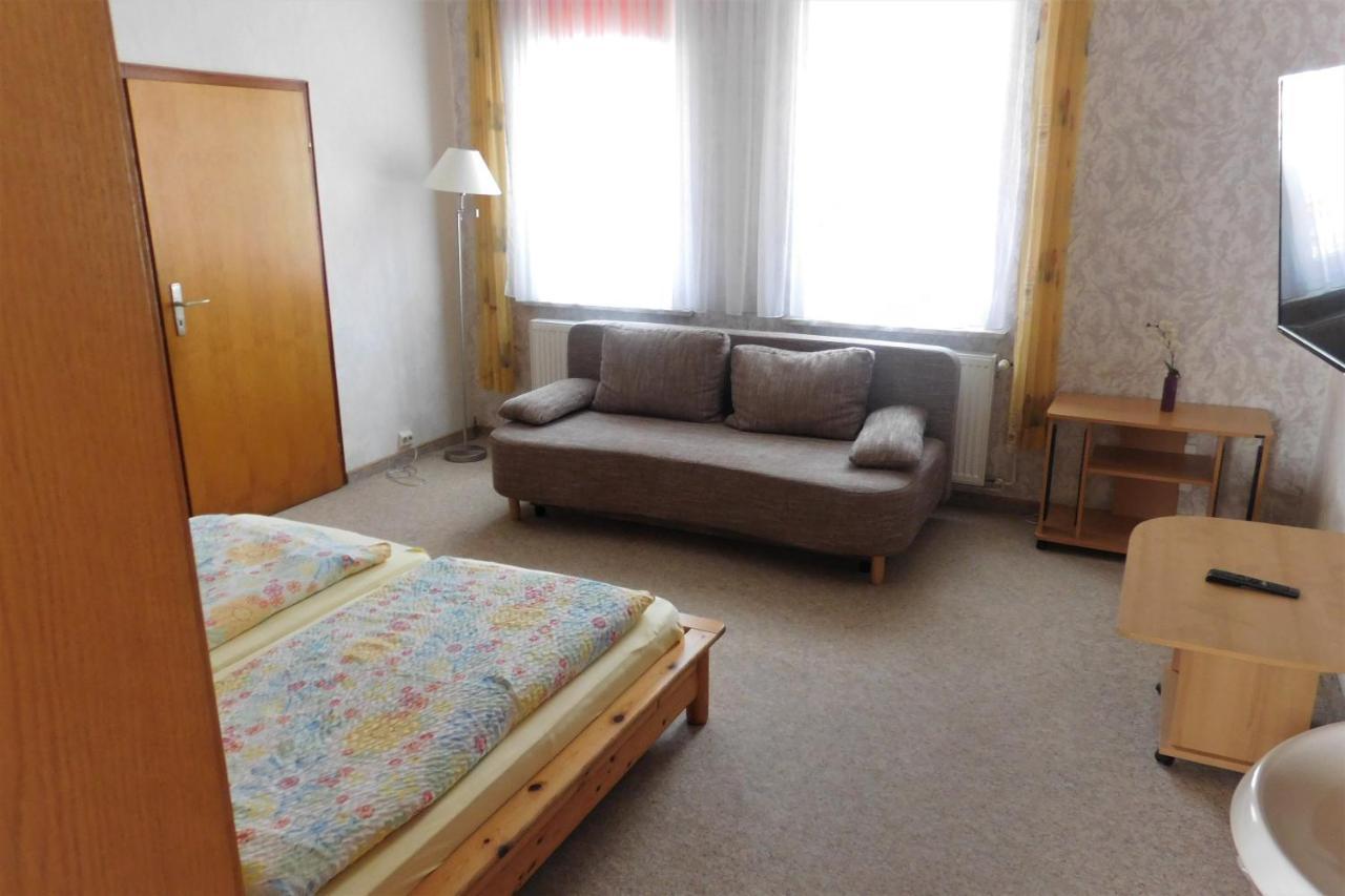 באד גרונד Hotel Pension Am Kurmittelhaus מראה חיצוני תמונה